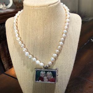 Mother of pearl frame necklace
